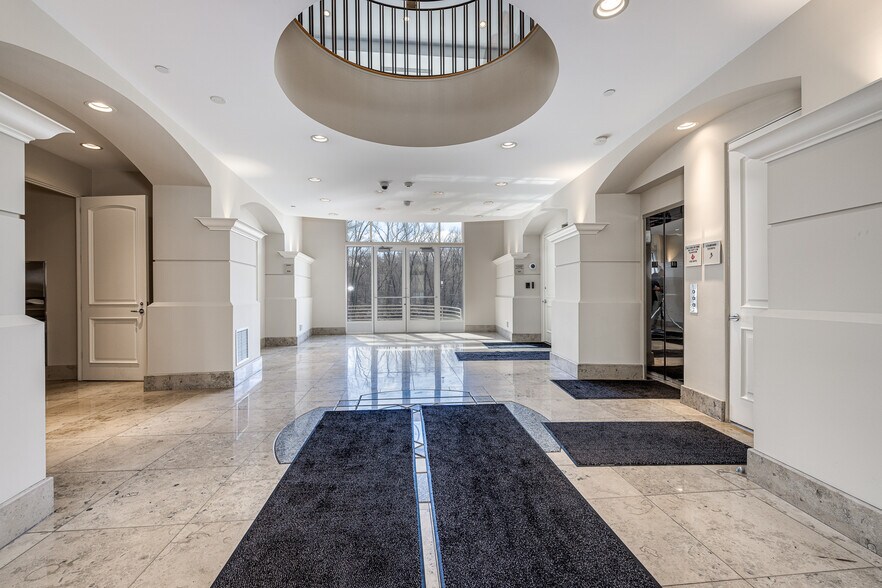 12455 Ridgedale Dr, Minnetonka, MN à louer - Photo intérieure - Image 3 de 22