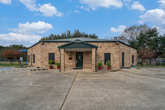 Plus de détails pour 3421 E Walnut St, Pearland, TX - Commerce de détail à vendre