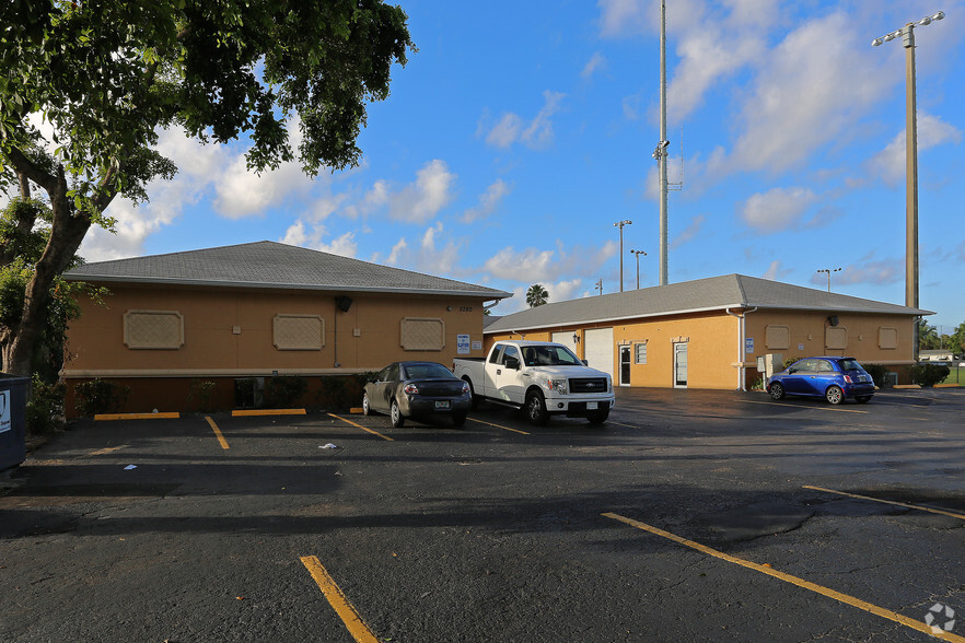 5280 10th Ave N, Greenacres, FL for lease - Primary Photo - Image 1 of 13