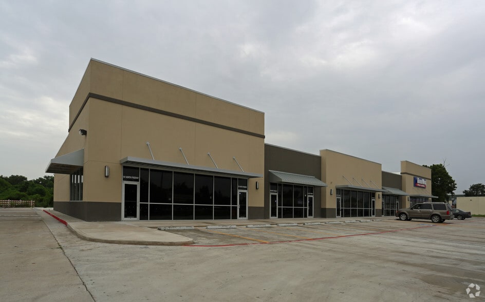 9919 North Fwy, Houston, TX for lease - Building Photo - Image 3 of 4