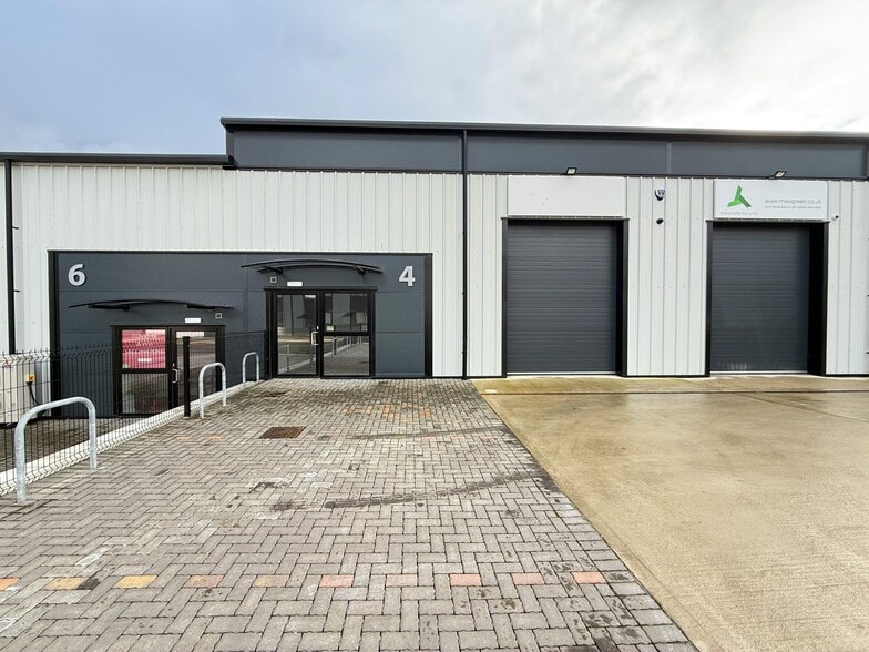 4 Trent Way, Yaxley for lease - Building Photo - Image 1 of 9