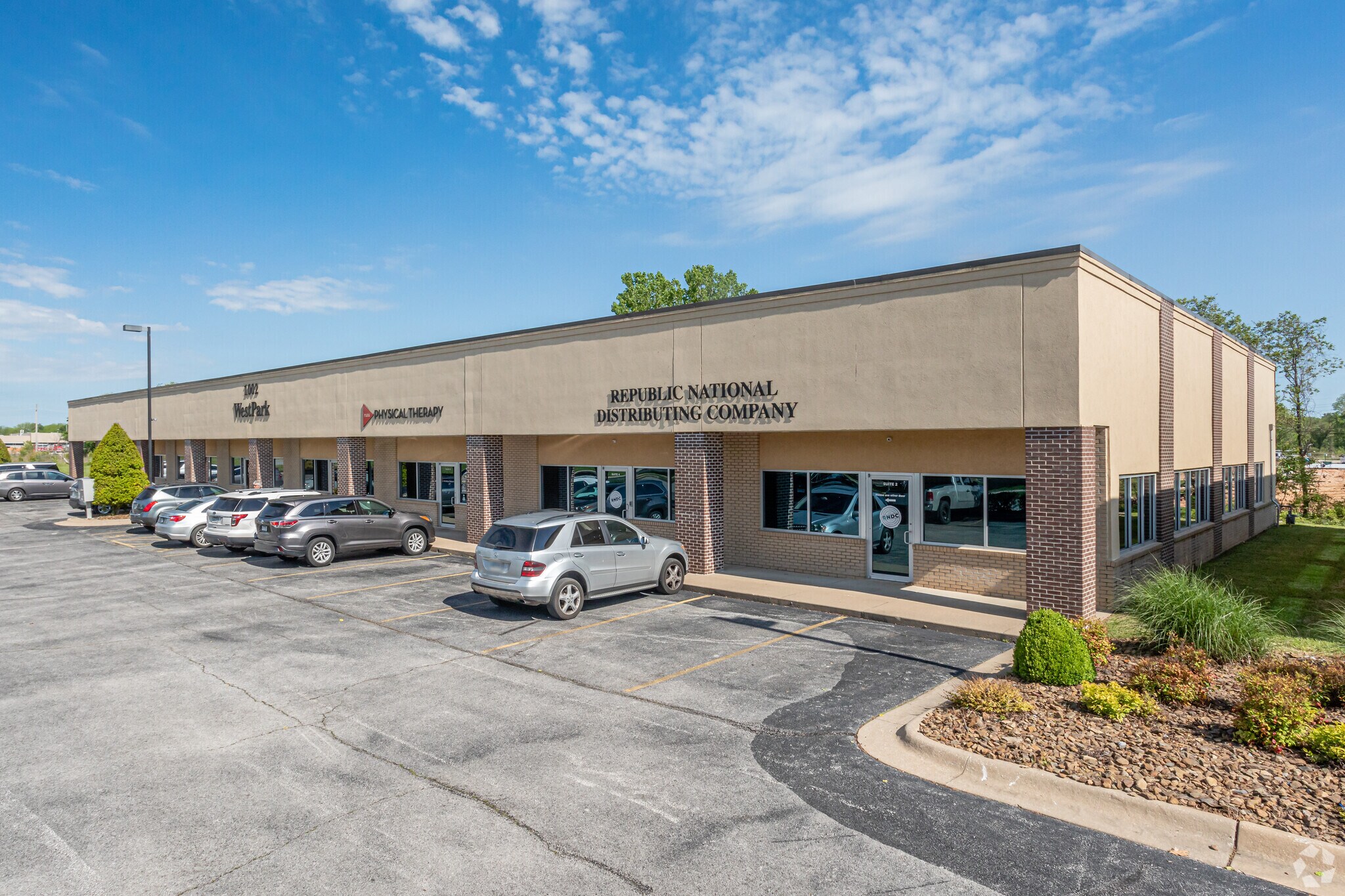1002 SW Westpark Dr, Bentonville, AR à louer Photo du bâtiment- Image 1 de 6