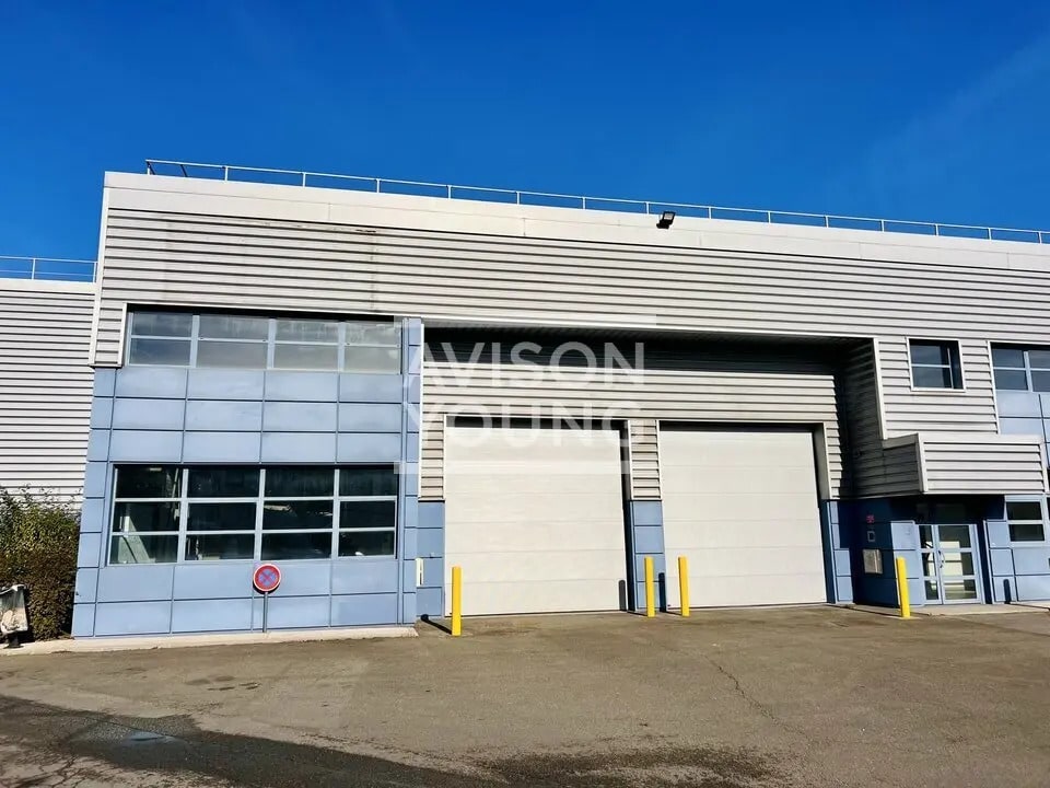 Flex in La Courneuve for lease Building Photo- Image 1 of 7