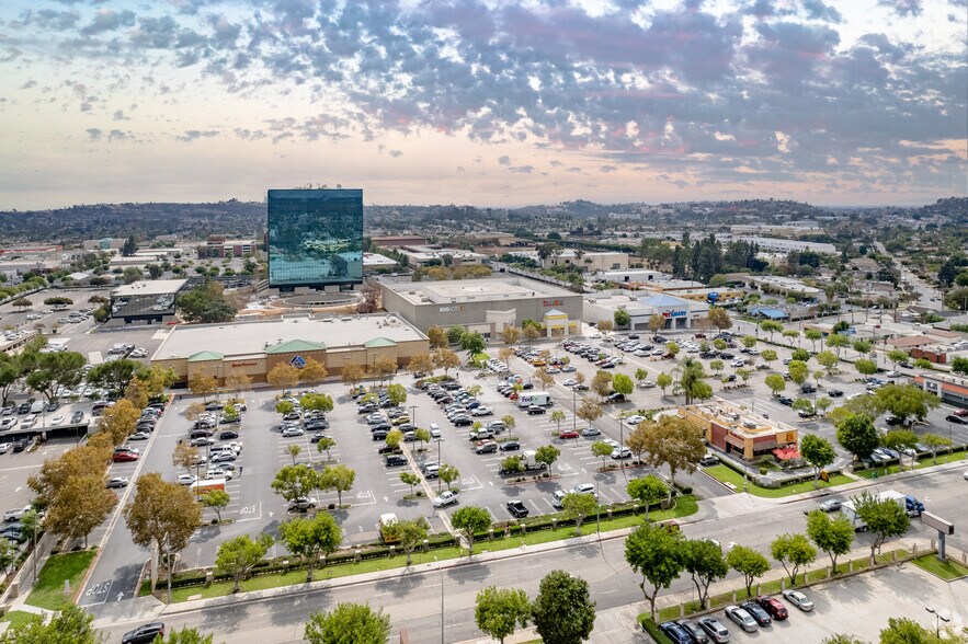 2500-2588 W Commonwealth Ave, Alhambra, CA à louer - Photo du bâtiment - Image 1 de 7