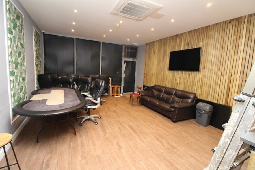 62-64 Bellegrove Rd, Welling for lease - Interior Photo - Image 2 of 17