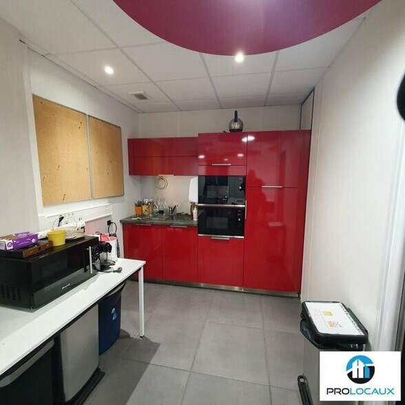 Industrial in Voiron for lease - Interior Photo - Image 2 of 12