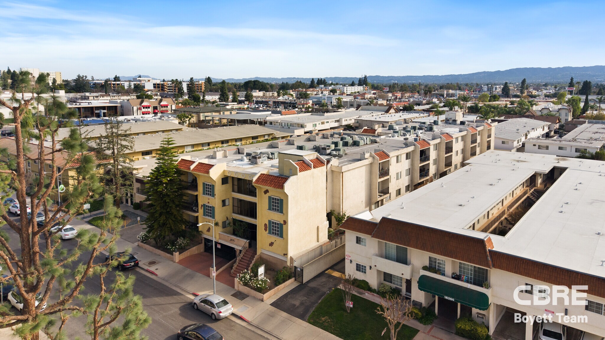 18550 Vincennes St, Northridge, CA à vendre Photo du bâtiment- Image 1 de 16