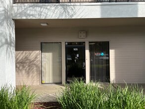 11650 Iberia Pl, San Diego, CA à louer Photo intérieure- Image 1 de 5