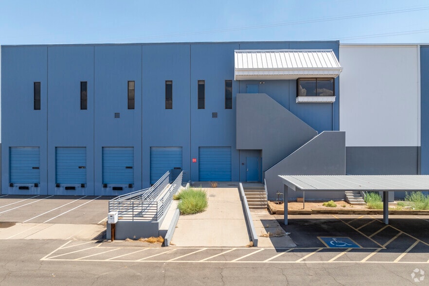 235 S 56th St, Chandler, AZ for lease - Building Photo - Image 3 of 5