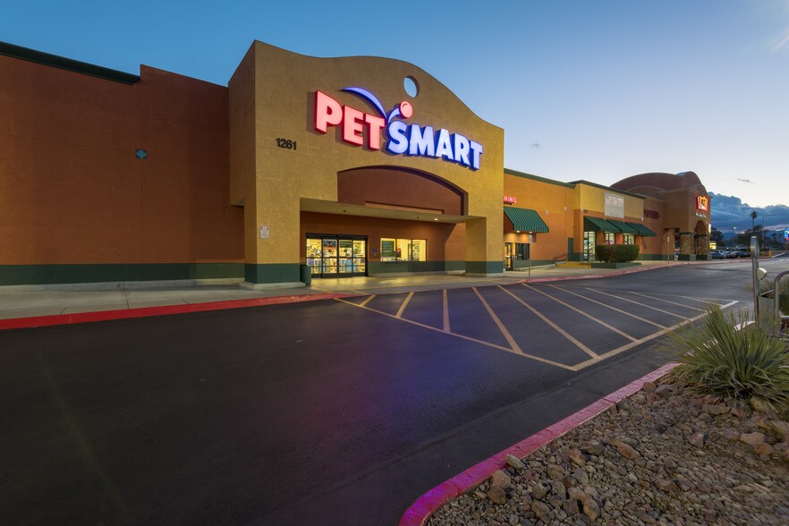 4437-4675 W Charleston Blvd, Las Vegas, NV à louer - Photo du voisinage - Image 3 de 9