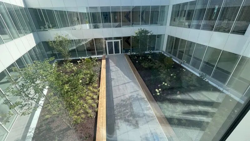 Bureau dans Bourg-en-Bresse à louer - Photo du bâtiment - Image 2 de 17