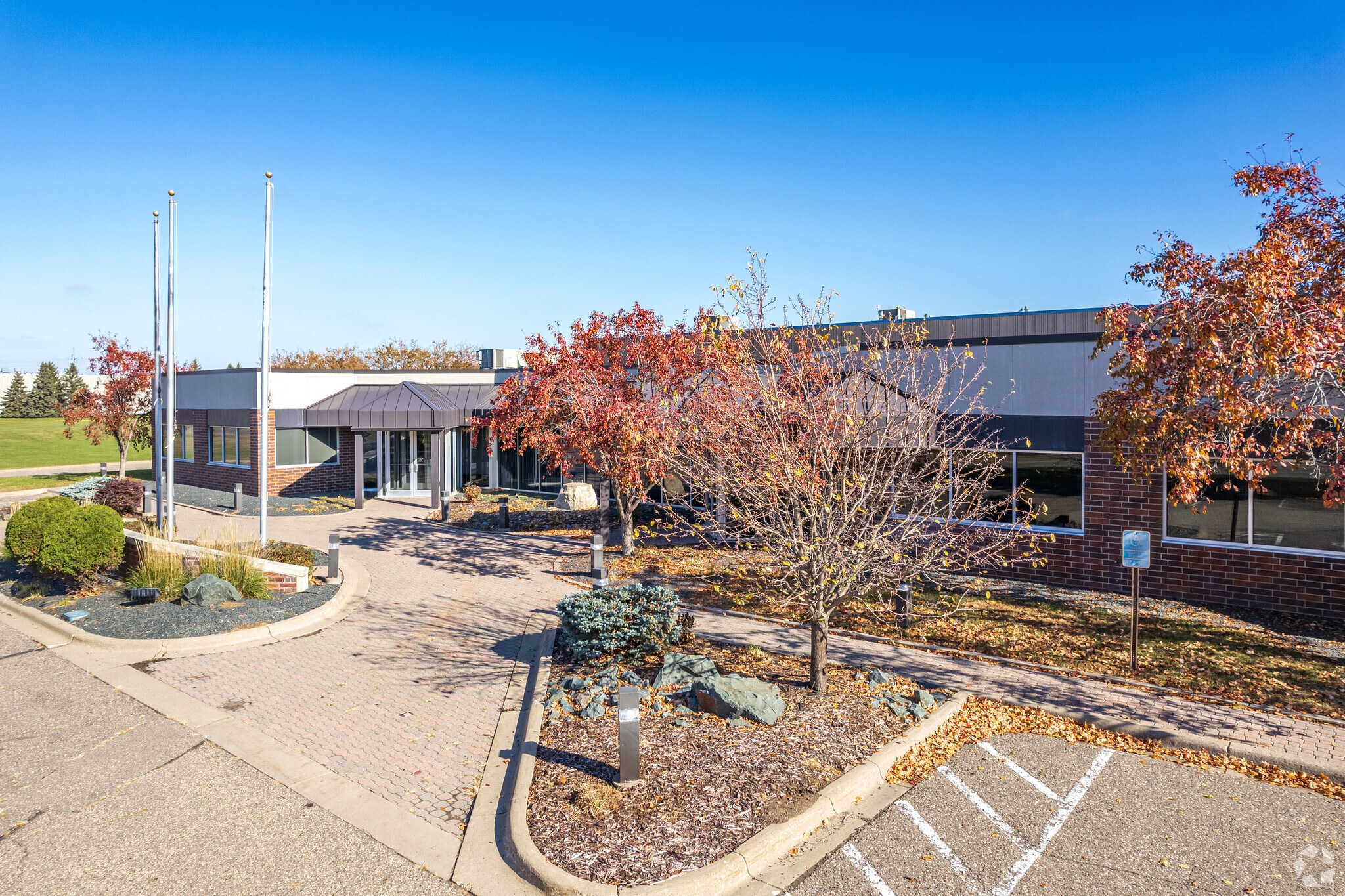 8700 N Wyoming Ave, Brooklyn Park, MN for lease Primary Photo- Image 1 of 9