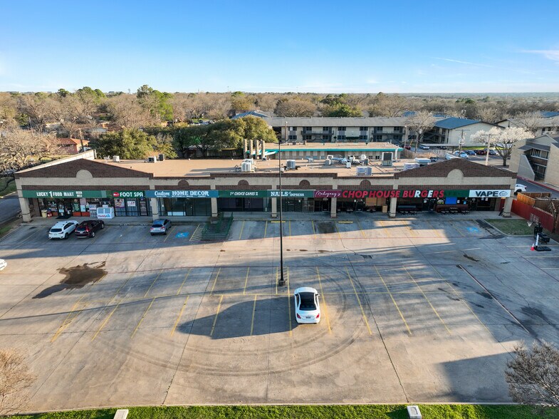 1700 W Park Row Dr, Arlington, TX à louer - Photo du bâtiment - Image 3 de 30