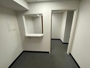 400 Lake Cook Rd, Deerfield, IL for lease Interior Photo- Image 2 of 5