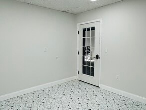 3118 Gulf To Bay Blvd, Clearwater, FL for lease Interior Photo- Image 2 of 3