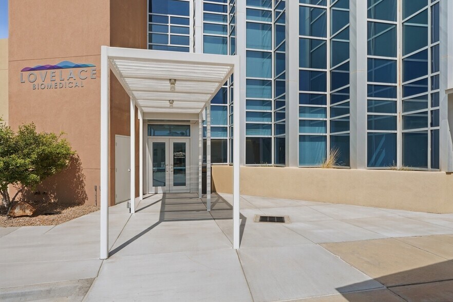 2425 Ridgecrest Dr SE, Albuquerque, NM for lease - Building Photo - Image 3 of 24
