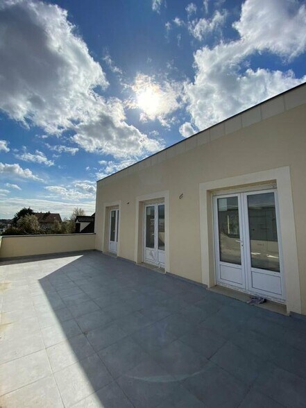Bureau dans Villiers-le-Bel à louer - Photo du bâtiment - Image 2 de 4