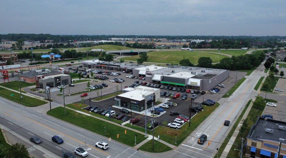 20733-20791 E Thirteen Mile Rd, Roseville, MI à louer - Photo du bâtiment - Image 1 de 7