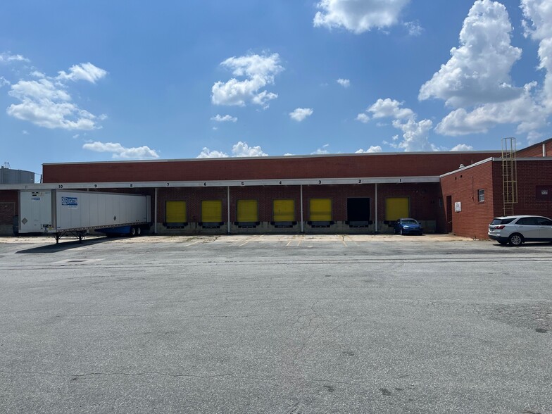 2420 Fairview St, Greensboro, NC for lease - Building Photo - Image 2 of 12