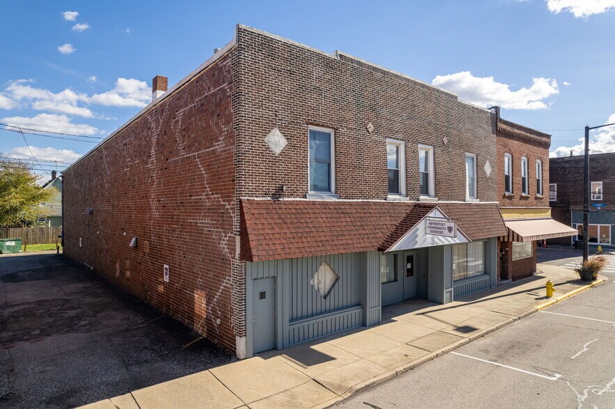223 2nd St NW, Barberton, OH à vendre - Photo du bâtiment - Image 2 de 29