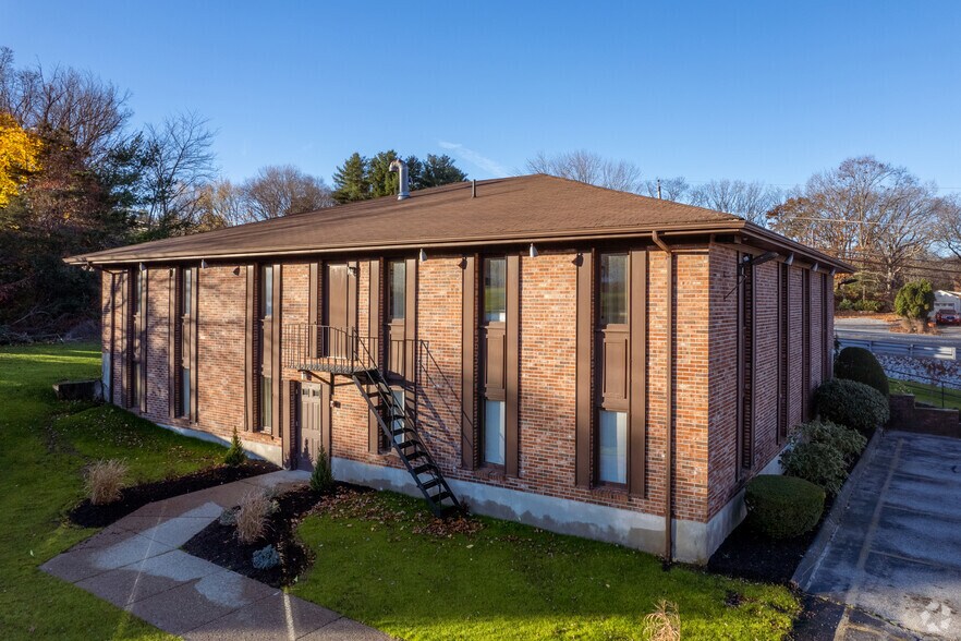 250 Eddie Dowling Hwy, North Smithfield, RI à louer - Photo du bâtiment - Image 3 de 7