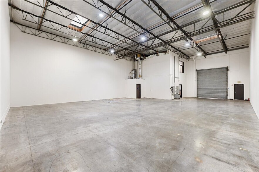 5055 Walnut Grove Ave, San Gabriel, CA à louer - Photo du bâtiment - Image 2 de 8