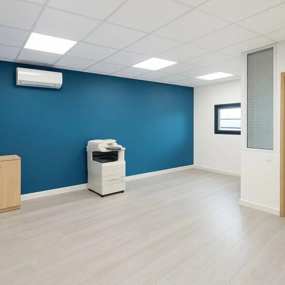 Local d'activités dans Vaulx-Milieu à vendre - Photo intérieure - Image 2 de 9