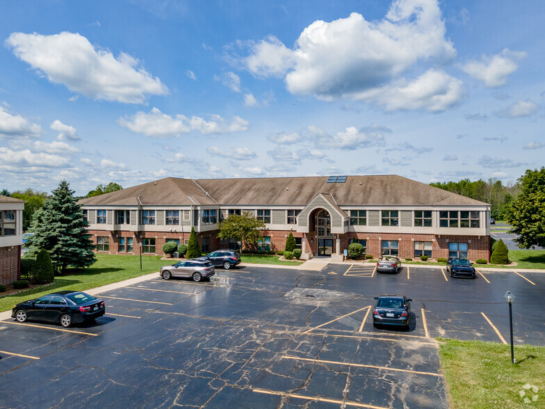 1017 W Glen Oaks Ln, Mequon, WI for lease - Building Photo - Image 3 of 6