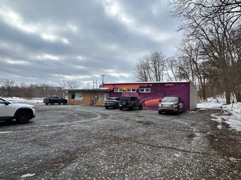 150 Riverside Dr, Battle Creek, MI à vendre - Photo du bâtiment - Image 2 de 13