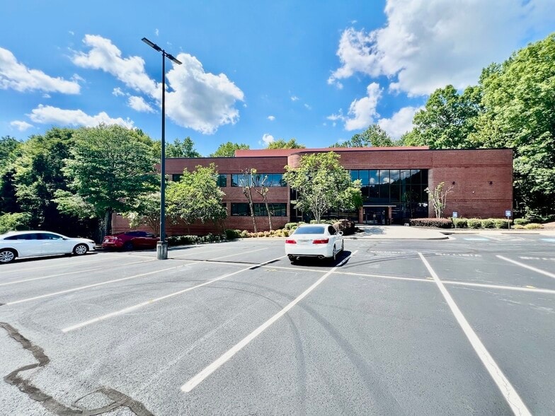 40 Innovation Dr S, Peachtree Corners, GA for lease - Primary Photo - Image 1 of 20