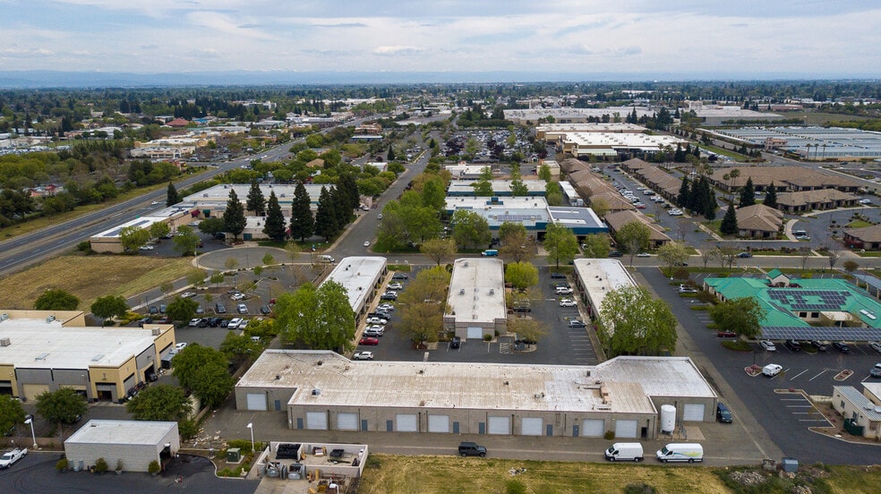 990 Klamath Ln, Yuba City, CA for lease - Building Photo - Image 2 of 7
