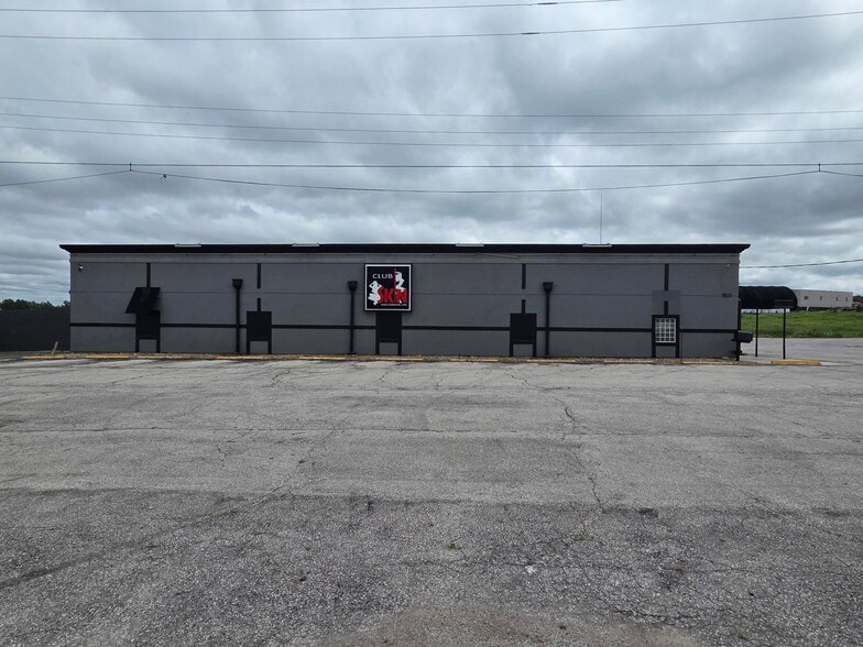 7400-7600 E US Highway 40, Kansas City, MO for sale - Building Photo - Image 3 of 11