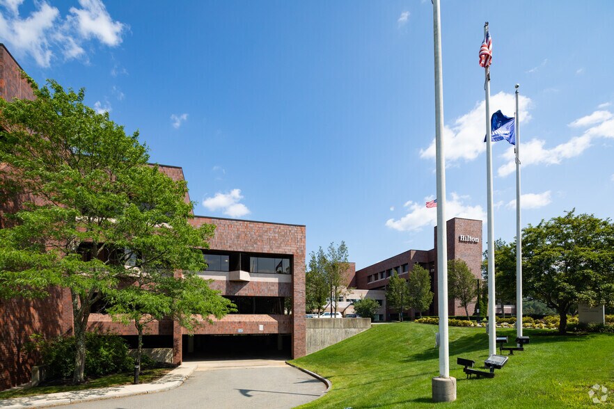 3 Allied Dr, Dedham, MA à louer - Photo du bâtiment - Image 2 de 4