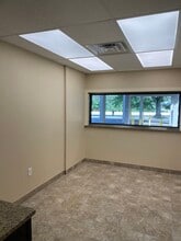 155 Middle Rd, Hazlet, NJ à louer Photo intérieure- Image 1 de 2