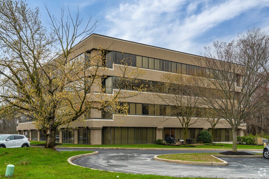 100 W Commons Blvd, New Castle, DE à louer - Photo du bâtiment - Image 2 de 5