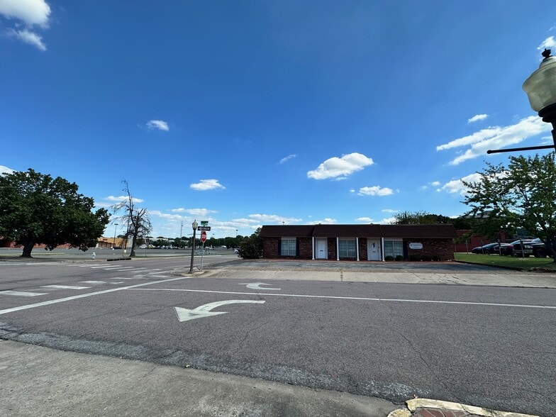 330 N 4th St, Muskogee, OK à vendre - Photo du bâtiment - Image 3 de 20