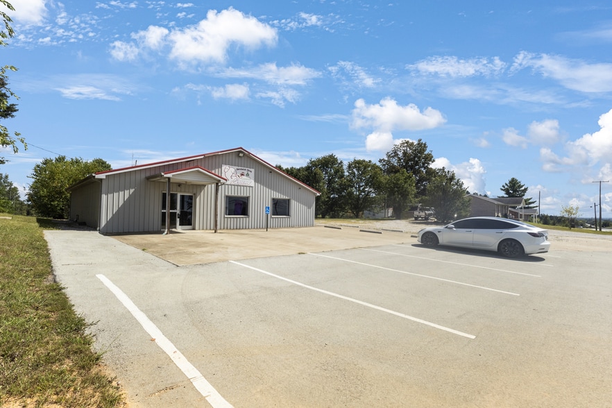 6804 S Dixie Hwy, Glendale, KY for lease - Building Photo - Image 2 of 17