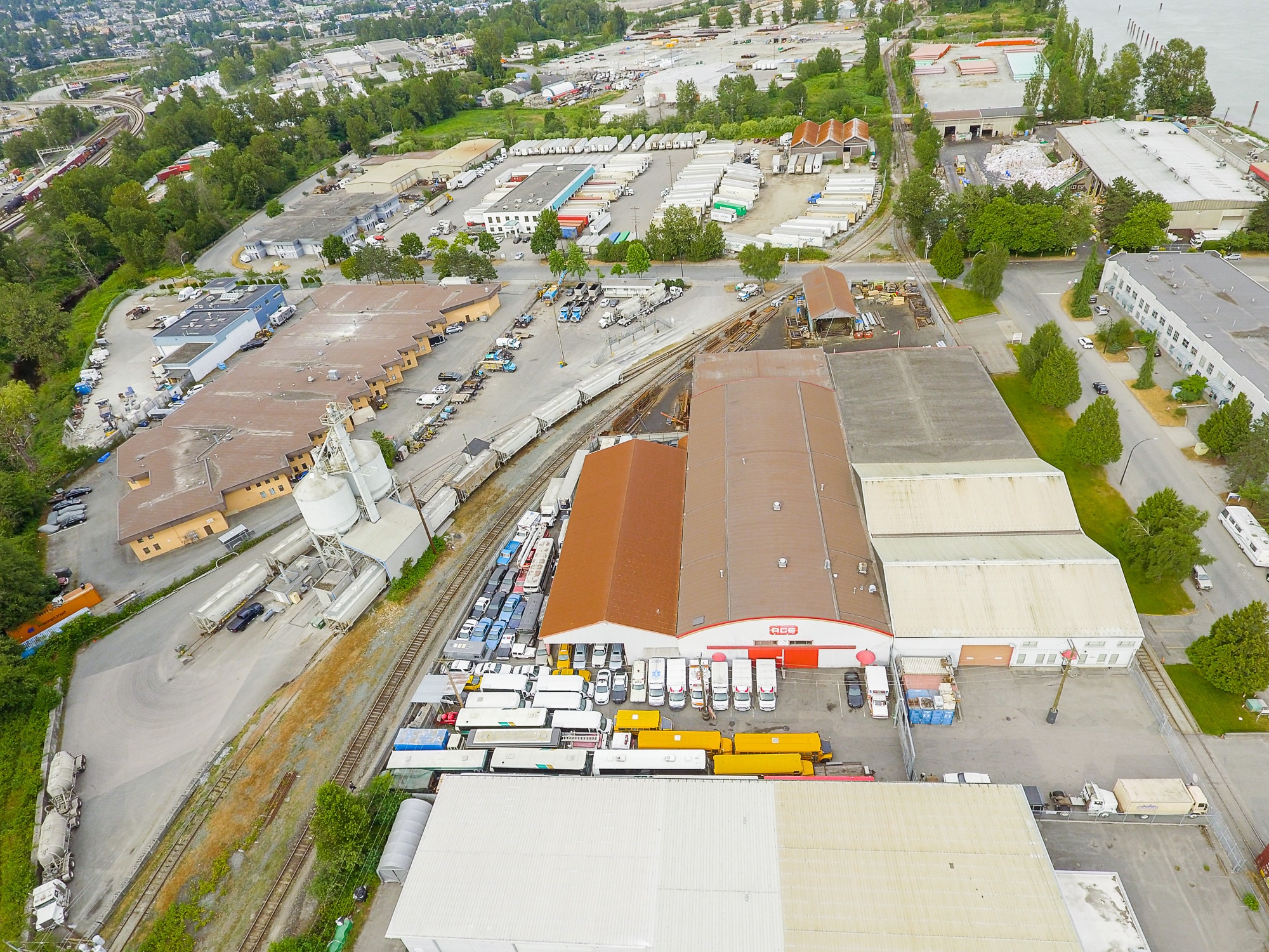 325 Edworthy Way, New Westminster, BC à vendre Photo du bâtiment- Image 1 de 1