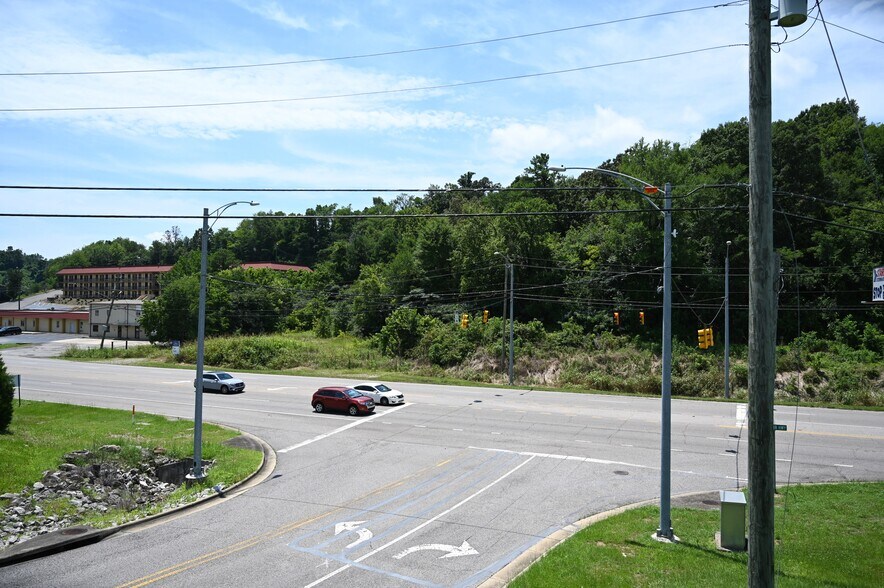 708 Decatur Hwy, Fultondale, AL for sale - Building Photo - Image 2 of 6