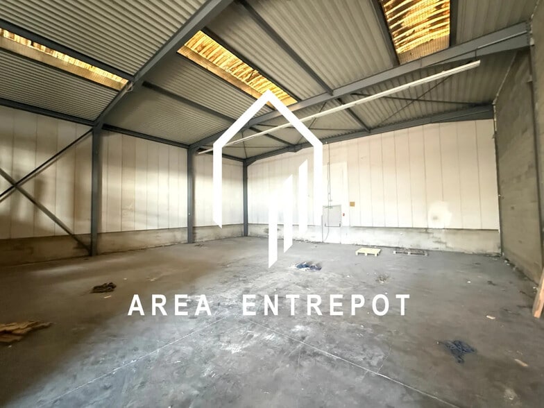 Industrial in Vitrolles for lease - Interior Photo - Image 1 of 6
