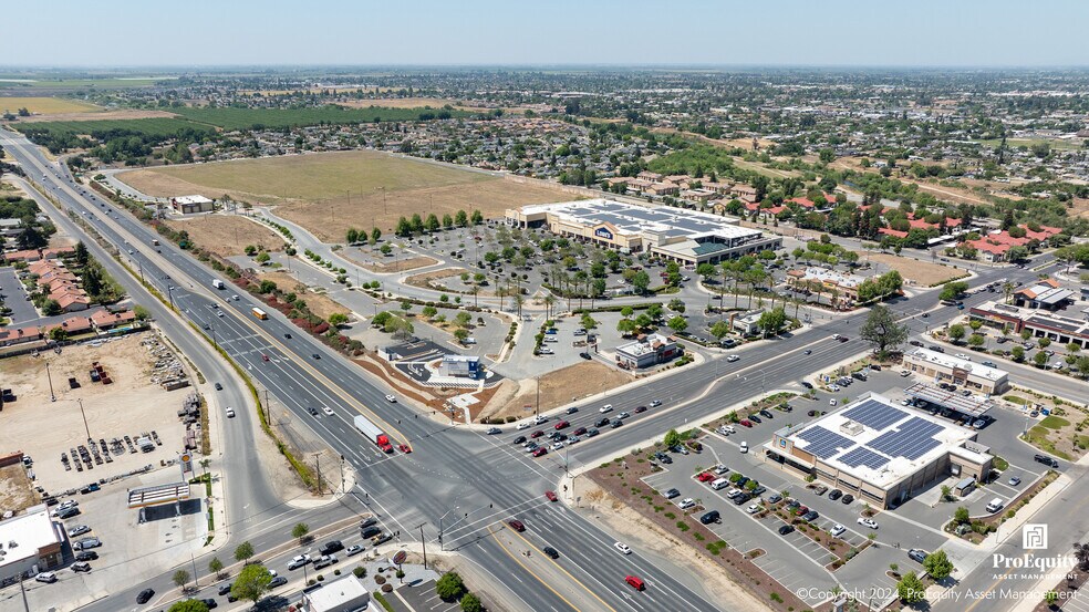 NWC SR 190 & Jaye St, Porterville, CA à vendre - Aérien - Image 1 de 1