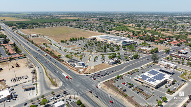 NWC SR 190 & Jaye St, Porterville, CA - Aérien  Vue de la carte