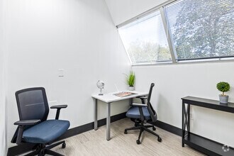 545 Brent Ln, Pensacola, FL for lease Interior Photo- Image 2 of 2