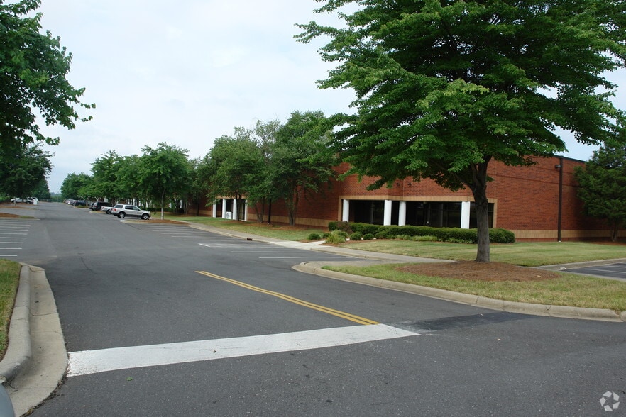 4217 Pleasant Rd, Fort Mill, SC à louer - Photo du bâtiment - Image 2 de 5