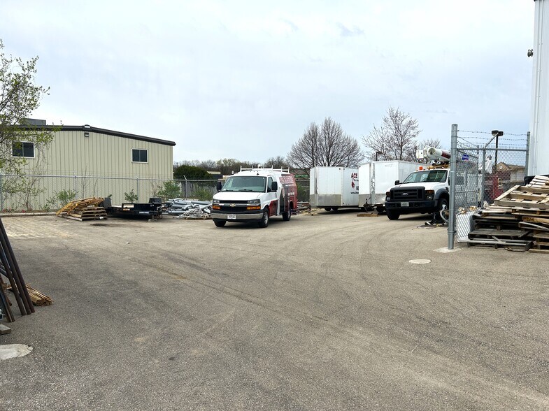 6909 Seybold Rd, Madison, WI à louer - Photo du bâtiment - Image 2 de 9