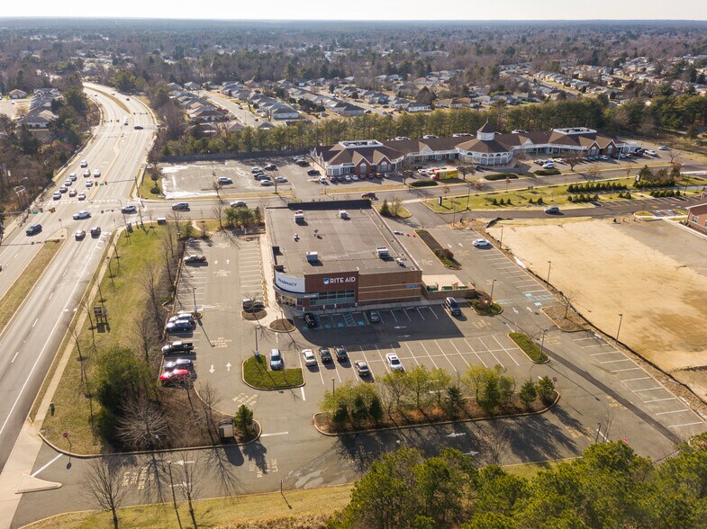 31 Mule Rd, Toms River, NJ à louer - Photo du bâtiment - Image 2 de 6