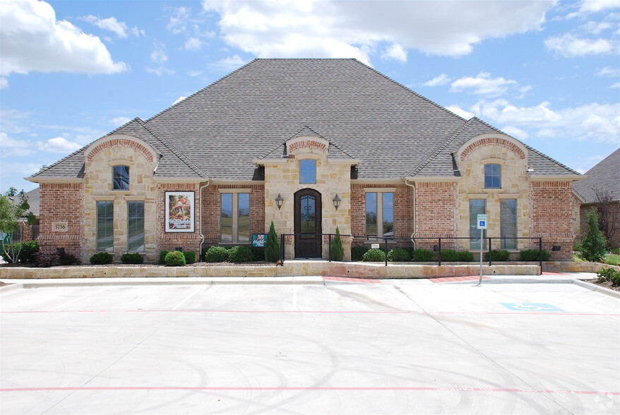 5748 Boat Club Rd, Fort Worth, TX à vendre - Photo du bâtiment - Image 1 de 1