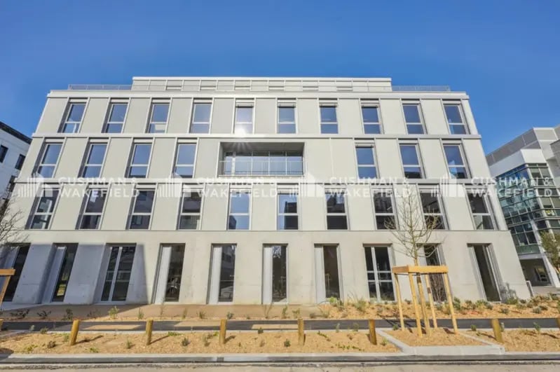 Office in Lyon for lease - Building Photo - Image 2 of 41