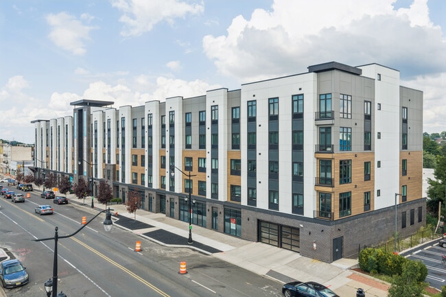Plus de détails pour 102 Washington Ave, Belleville, NJ - Commerce de détail à louer