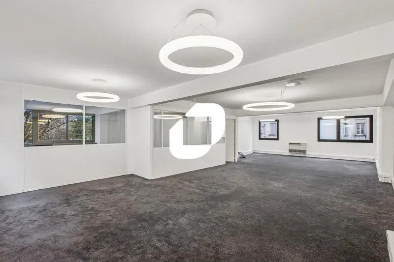 Office in Paris for sale Building Photo- Image 1 of 13